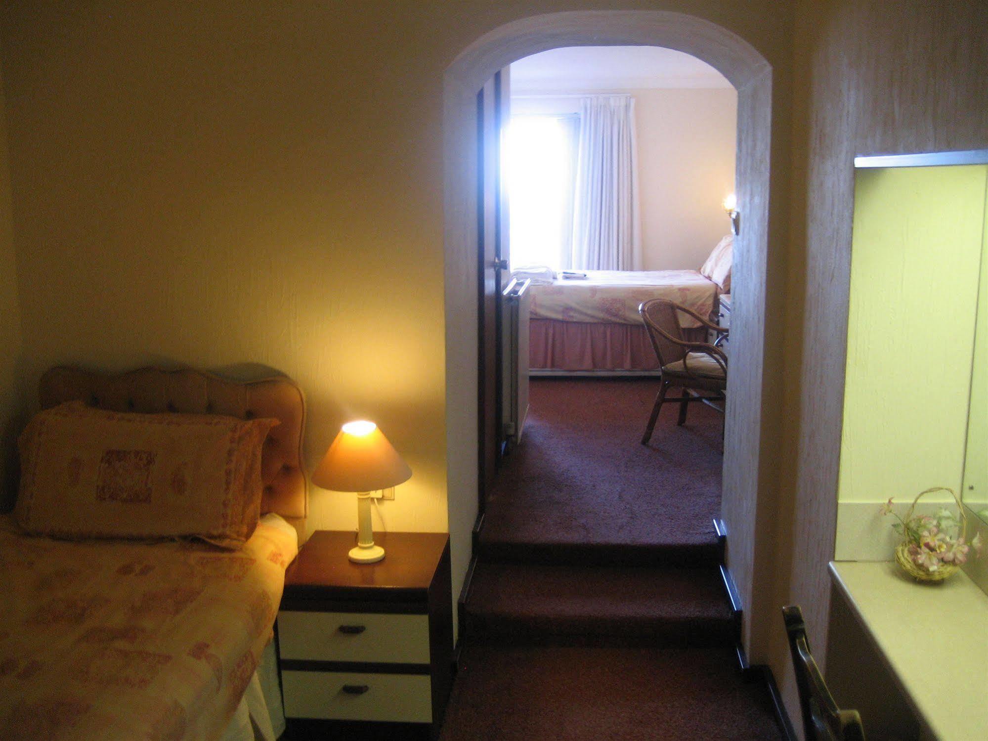 Priory Lodge Hotel Ньюкі Екстер'єр фото